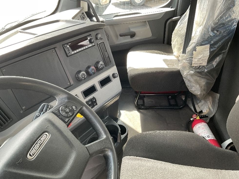 Day Cab Tractor-Heavy Duty Tractors-Freightliner-2021-T12642ST-La Porte-IN-256,209\n\t\tmiles-$ 43,500 - Image 10