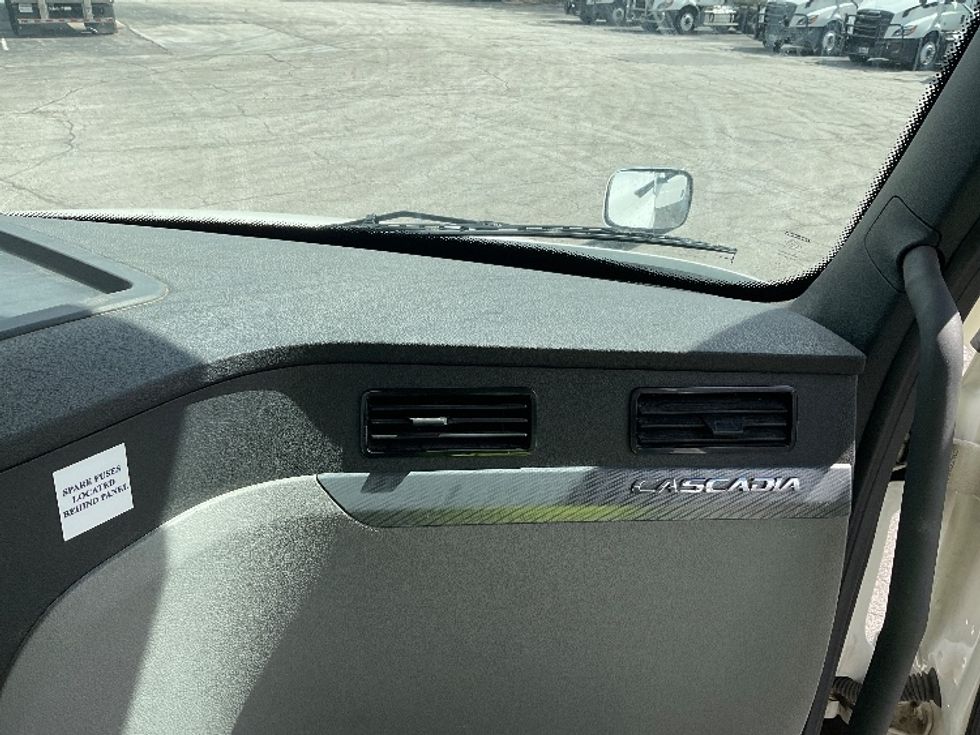 Day Cab Tractor-Heavy Duty Tractors-Freightliner-2021-T12642ST-La Porte-IN-256,209\n\t\tmiles-$ 43,500 - Image 13