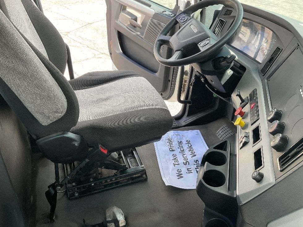 Day Cab Tractor-Heavy Duty Tractors-Freightliner-2021-T12642ST-La Porte-IN-256,209\n\t\tmiles-$ 43,500 - Image 14