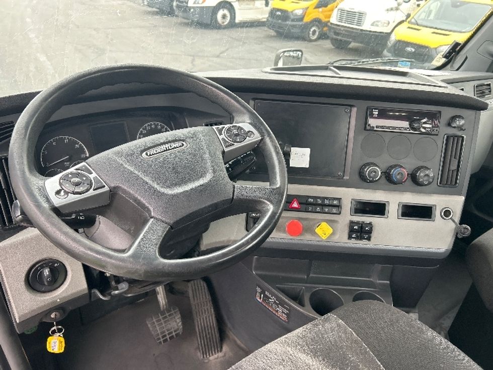 Day Cab Tractor-Heavy Duty Tractors-Freightliner-2021-T12642ST-Las Vegas-NV-551,260\n\t\tmiles-$ 38,000 - Image 11