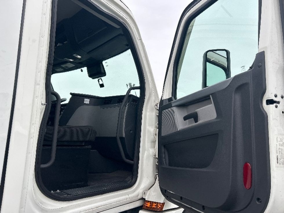 Day Cab Tractor-Heavy Duty Tractors-Freightliner-2021-T12642ST-Las Vegas-NV-551,260\n\t\tmiles-$ 38,000 - Image 12