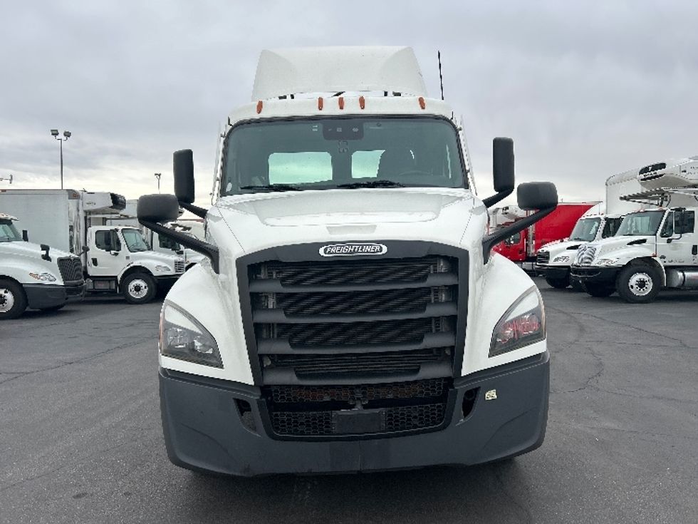 Day Cab Tractor-Heavy Duty Tractors-Freightliner-2021-T12642ST-Las Vegas-NV-551,260\n\t\tmiles-$ 38,000 - Image 2