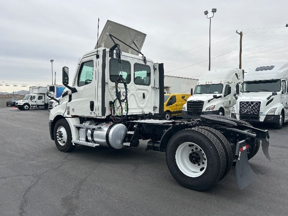 Day Cab Tractor-Heavy Duty Tractors-Freightliner-2021-T12642ST-Las Vegas-NV-551,260\n\t\tmiles-$ 38,000 - Image 5
