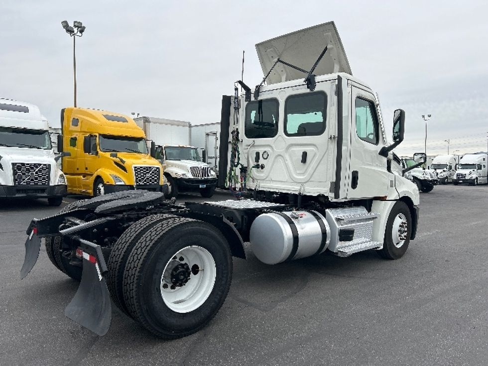 Day Cab Tractor-Heavy Duty Tractors-Freightliner-2021-T12642ST-Las Vegas-NV-551,260\n\t\tmiles-$ 38,000 - Image 7