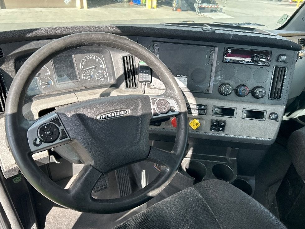 Day Cab Tractor-Heavy Duty Tractors-Freightliner-2021-T12642ST-Las Vegas-NV-564,808\n\t\tmiles-$ 35,500 - Image 11