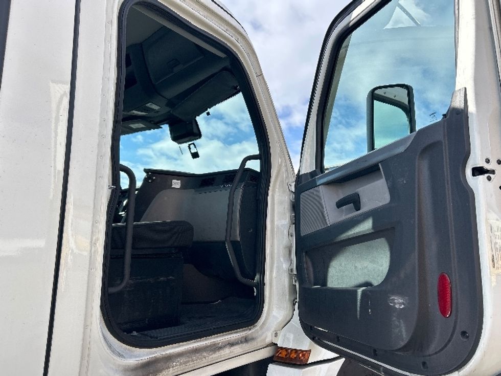 Day Cab Tractor-Heavy Duty Tractors-Freightliner-2021-T12642ST-Las Vegas-NV-564,808\n\t\tmiles-$ 35,500 - Image 12
