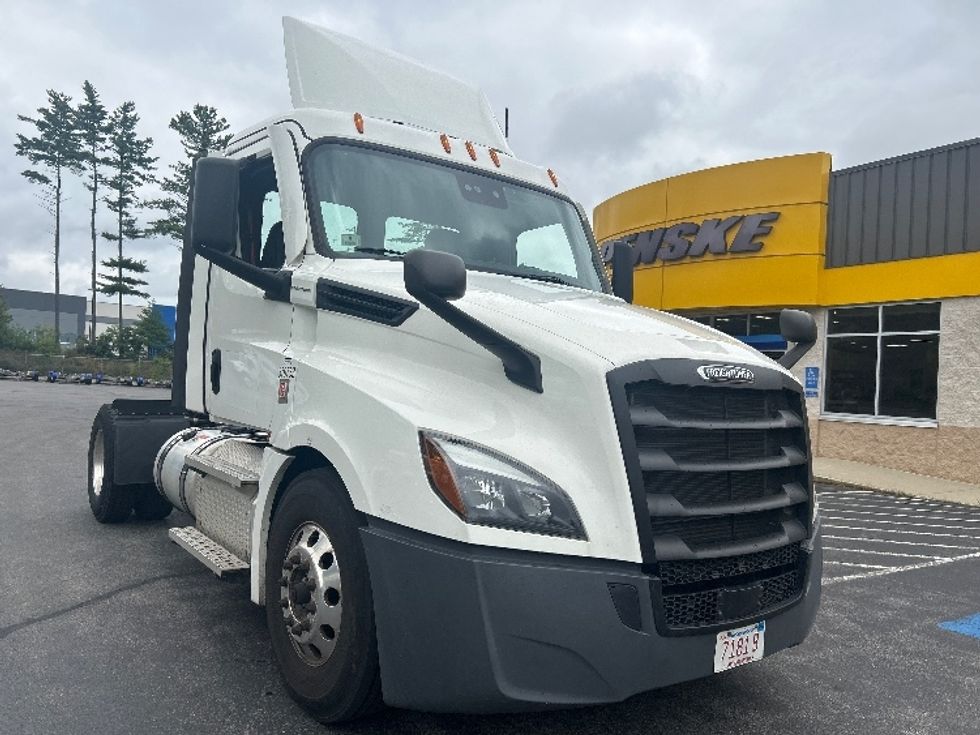 Day Cab Tractor-Heavy Duty Tractors-Freightliner-2021-T12642ST-Londonderry-NH-119,416\n\t\tmiles-$ 60,750 - Image 1