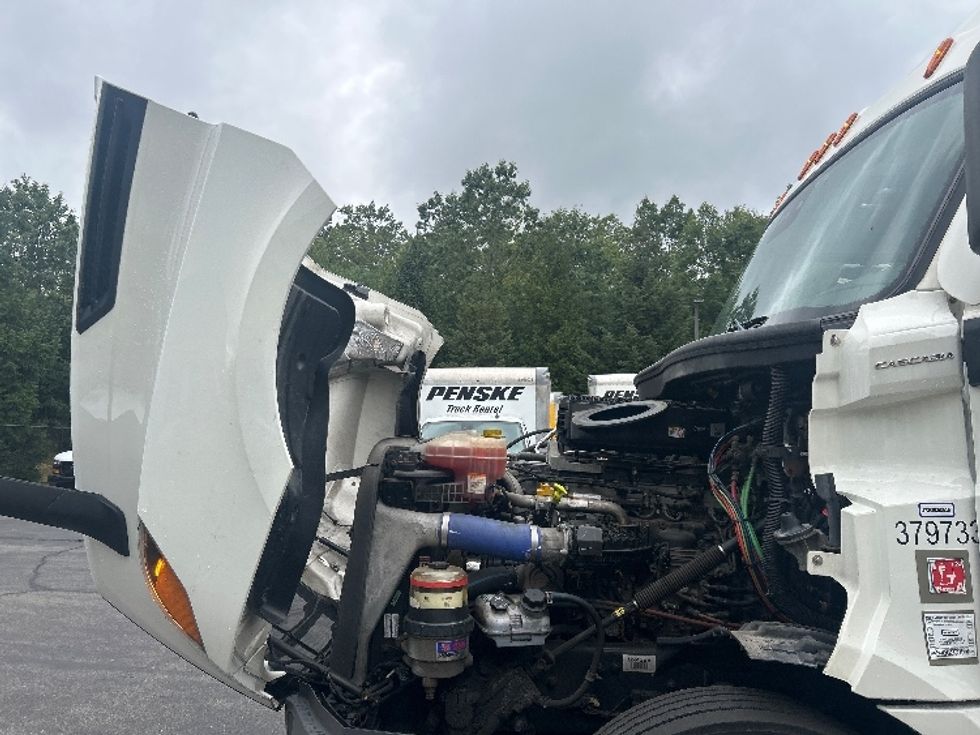 Day Cab Tractor-Heavy Duty Tractors-Freightliner-2021-T12642ST-Londonderry-NH-119,416\n\t\tmiles-$ 60,750 - Image 16