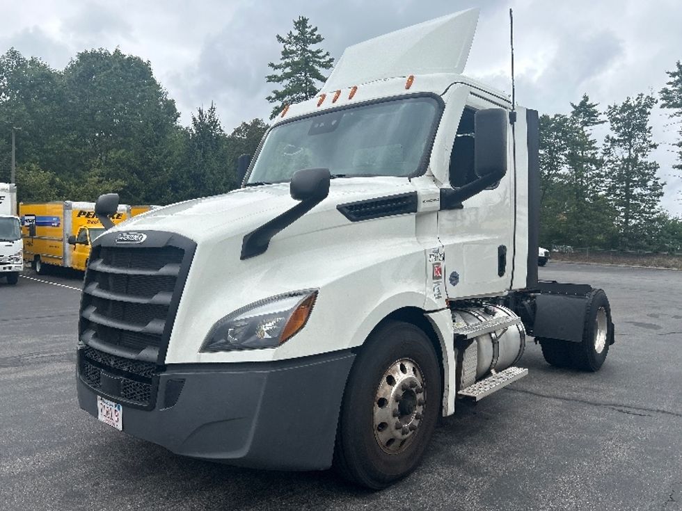 Day Cab Tractor-Heavy Duty Tractors-Freightliner-2021-T12642ST-Londonderry-NH-119,416\n\t\tmiles-$ 60,750 - Image 3