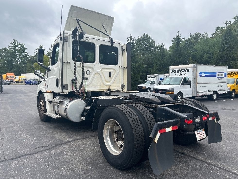 Day Cab Tractor-Heavy Duty Tractors-Freightliner-2021-T12642ST-Londonderry-NH-119,416\n\t\tmiles-$ 60,750 - Image 5