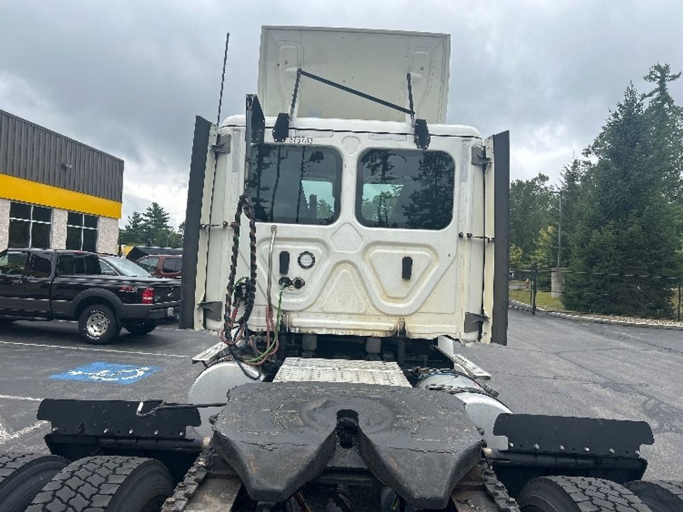 Day Cab Tractor-Heavy Duty Tractors-Freightliner-2021-T12642ST-Londonderry-NH-119,416\n\t\tmiles-$ 60,750 - Image 6