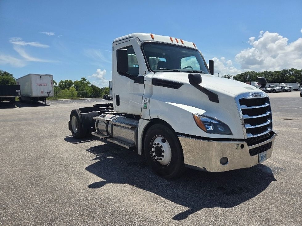 Day Cab Tractor-Heavy Duty Tractors-Freightliner-2021-T12642ST-Mobile-AL-140,016\n\t\tmiles-$ 63,750 - Image 1