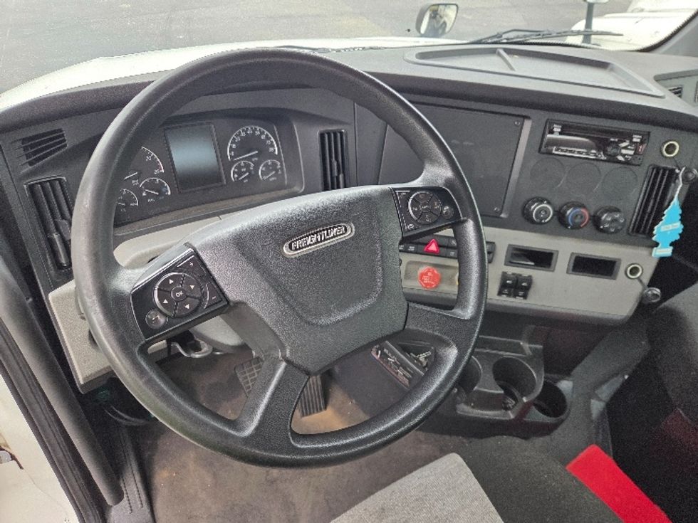 Day Cab Tractor-Heavy Duty Tractors-Freightliner-2021-T12642ST-Mobile-AL-140,016\n\t\tmiles-$ 63,750 - Image 11
