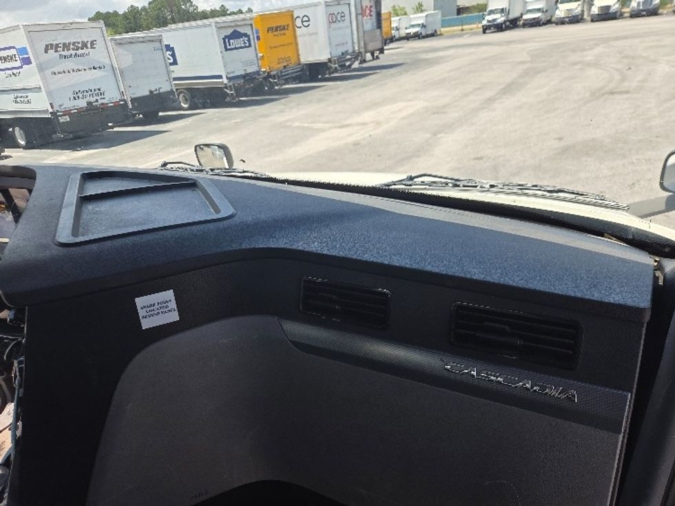 Day Cab Tractor-Heavy Duty Tractors-Freightliner-2021-T12642ST-Mobile-AL-140,016\n\t\tmiles-$ 63,750 - Image 13