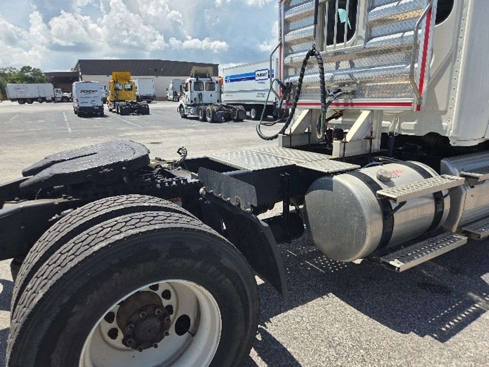 Day Cab Tractor-Heavy Duty Tractors-Freightliner-2021-T12642ST-Mobile-AL-140,016\n\t\tmiles-$ 63,750 - Image 17