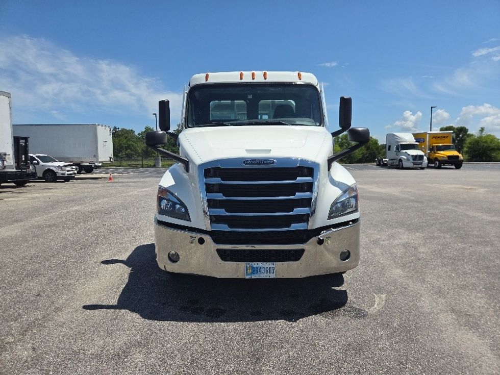 Day Cab Tractor-Heavy Duty Tractors-Freightliner-2021-T12642ST-Mobile-AL-140,016\n\t\tmiles-$ 63,750 - Image 2