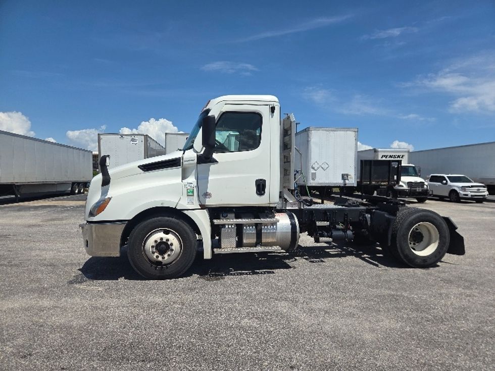Day Cab Tractor-Heavy Duty Tractors-Freightliner-2021-T12642ST-Mobile-AL-140,016\n\t\tmiles-$ 63,750 - Image 4