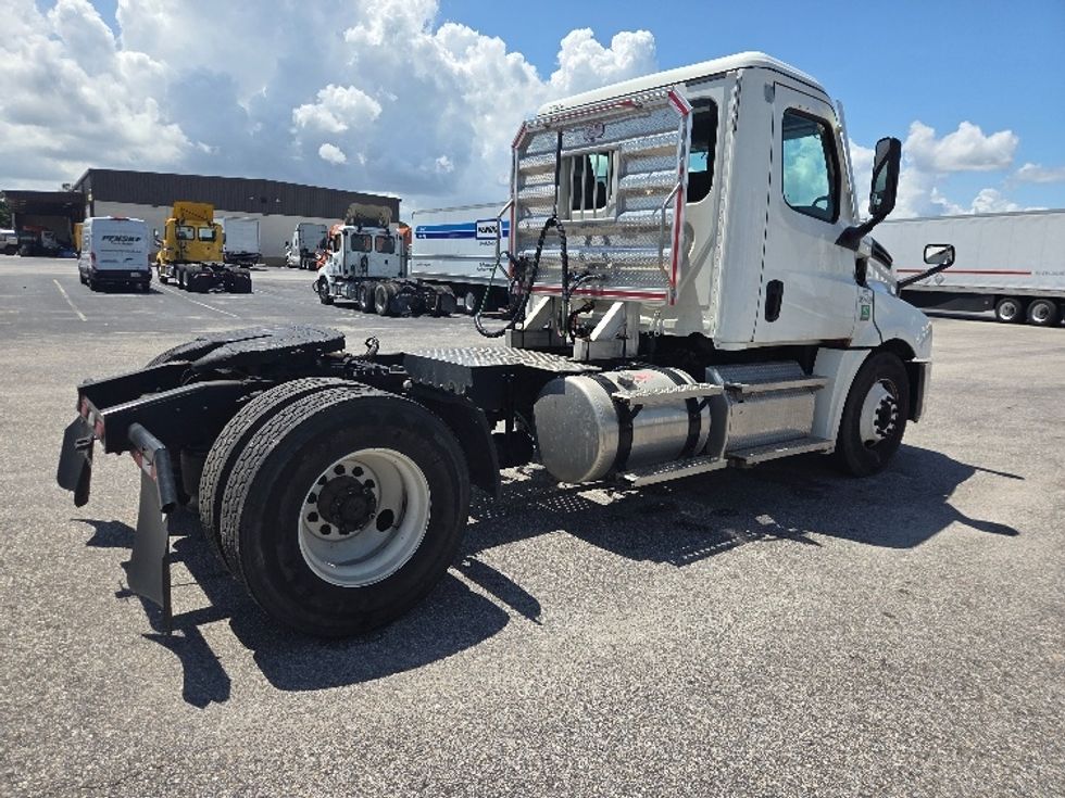 Day Cab Tractor-Heavy Duty Tractors-Freightliner-2021-T12642ST-Mobile-AL-140,016\n\t\tmiles-$ 63,750 - Image 7