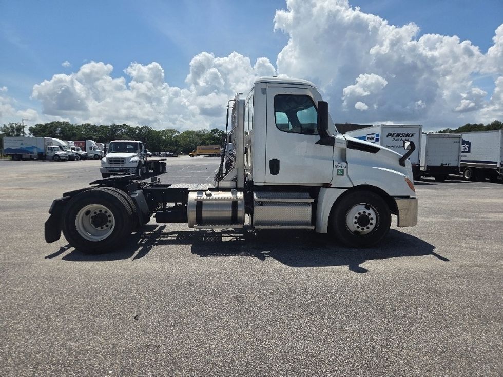 Day Cab Tractor-Heavy Duty Tractors-Freightliner-2021-T12642ST-Mobile-AL-140,016\n\t\tmiles-$ 63,750 - Image 8