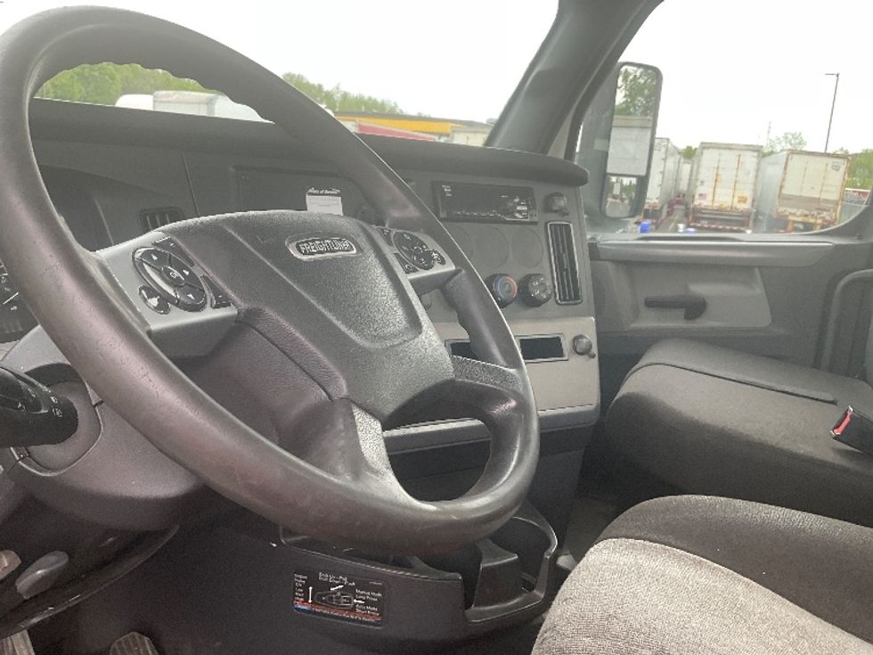 Day Cab Tractor-Heavy Duty Tractors-Freightliner-2021-T12642ST-Mount Pleasant-PA-590,000\n\t\tmiles-$ 32,750 - Image 10