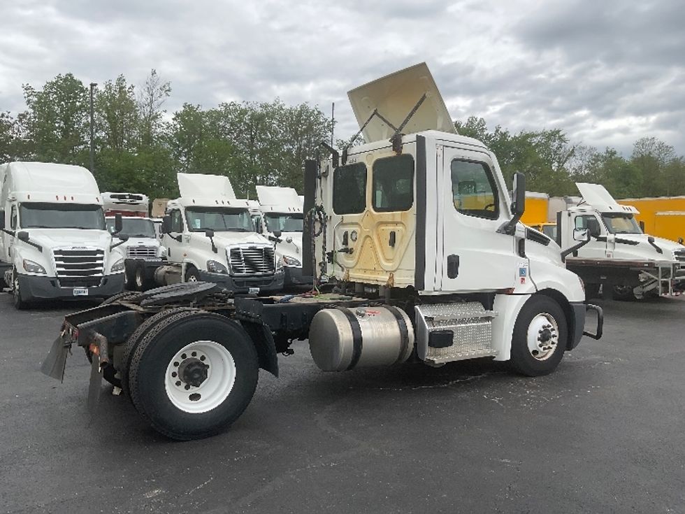 Day Cab Tractor-Heavy Duty Tractors-Freightliner-2021-T12642ST-Mount Pleasant-PA-590,000\n\t\tmiles-$ 32,750 - Image 7