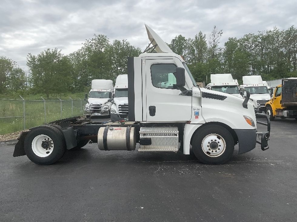 Day Cab Tractor-Heavy Duty Tractors-Freightliner-2021-T12642ST-Mount Pleasant-PA-590,000\n\t\tmiles-$ 32,750 - Image 8