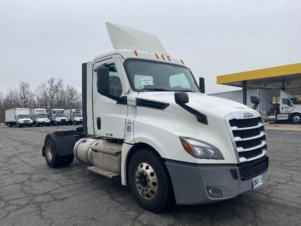 Day Cab Tractor-Heavy Duty Tractors-Freightliner-2021-T12642ST-Parsippany-NJ-232,621\n\t\tmiles-$ 53,000 - Image 1
