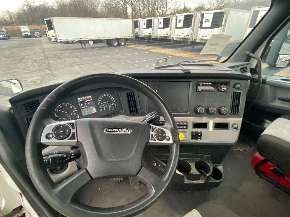 Day Cab Tractor-Heavy Duty Tractors-Freightliner-2021-T12642ST-Parsippany-NJ-232,621\n\t\tmiles-$ 53,000 - Image 11