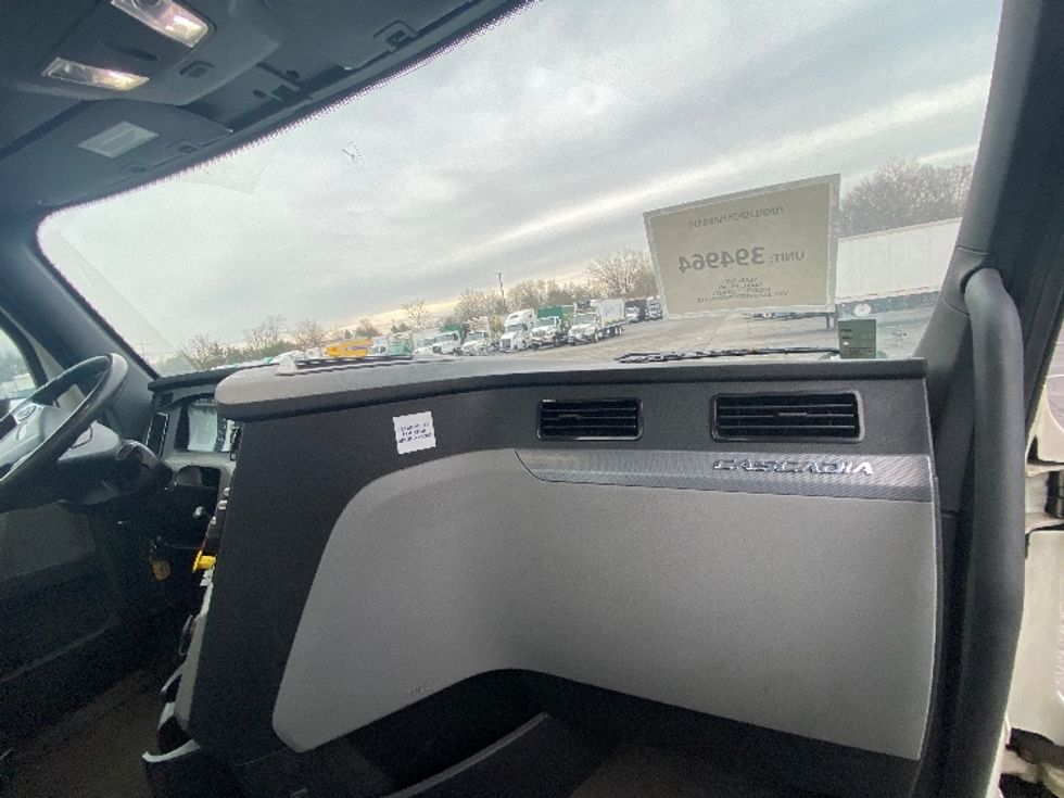 Day Cab Tractor-Heavy Duty Tractors-Freightliner-2021-T12642ST-Parsippany-NJ-232,621\n\t\tmiles-$ 53,000 - Image 13