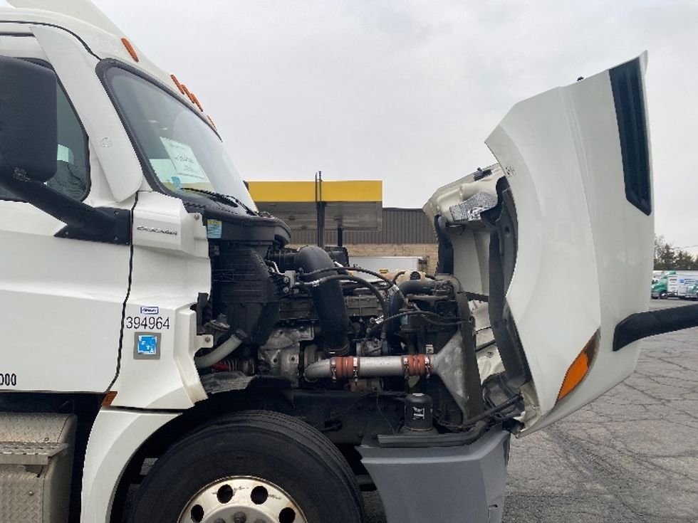 Day Cab Tractor-Heavy Duty Tractors-Freightliner-2021-T12642ST-Parsippany-NJ-232,621\n\t\tmiles-$ 53,000 - Image 15