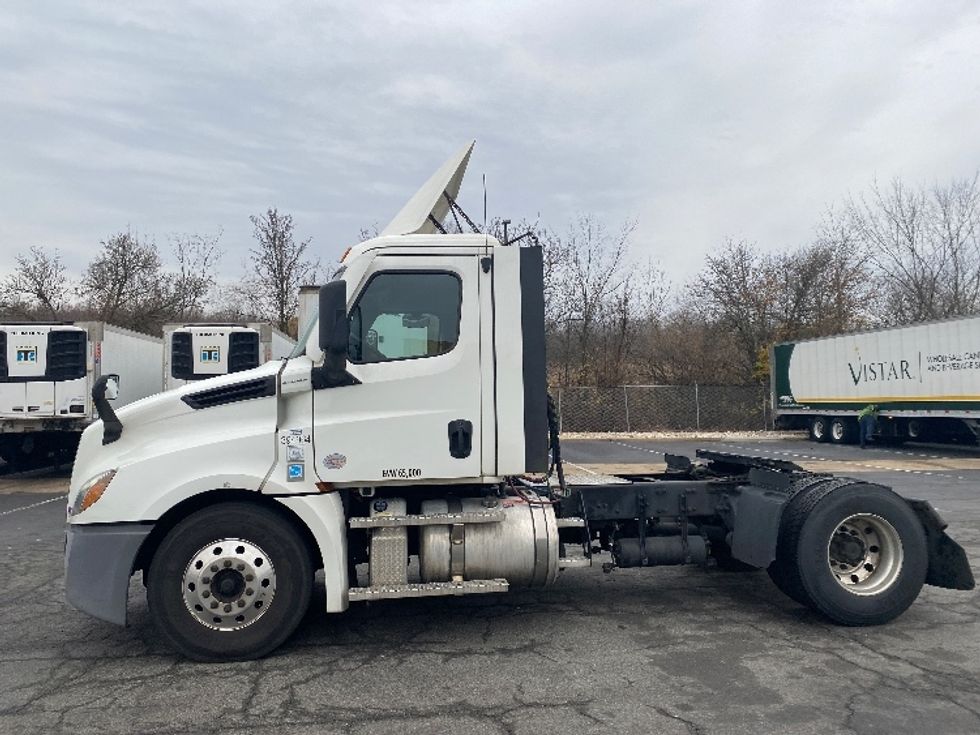 Day Cab Tractor-Heavy Duty Tractors-Freightliner-2021-T12642ST-Parsippany-NJ-232,621\n\t\tmiles-$ 53,000 - Image 4