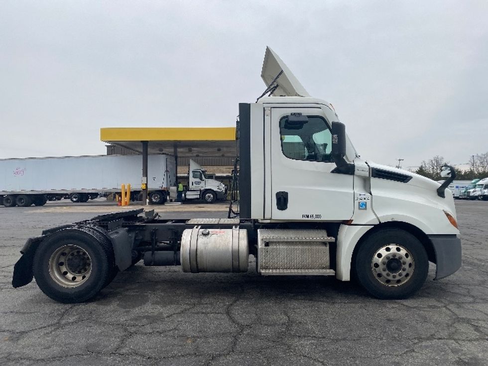 Day Cab Tractor-Heavy Duty Tractors-Freightliner-2021-T12642ST-Parsippany-NJ-232,621\n\t\tmiles-$ 53,000 - Image 8