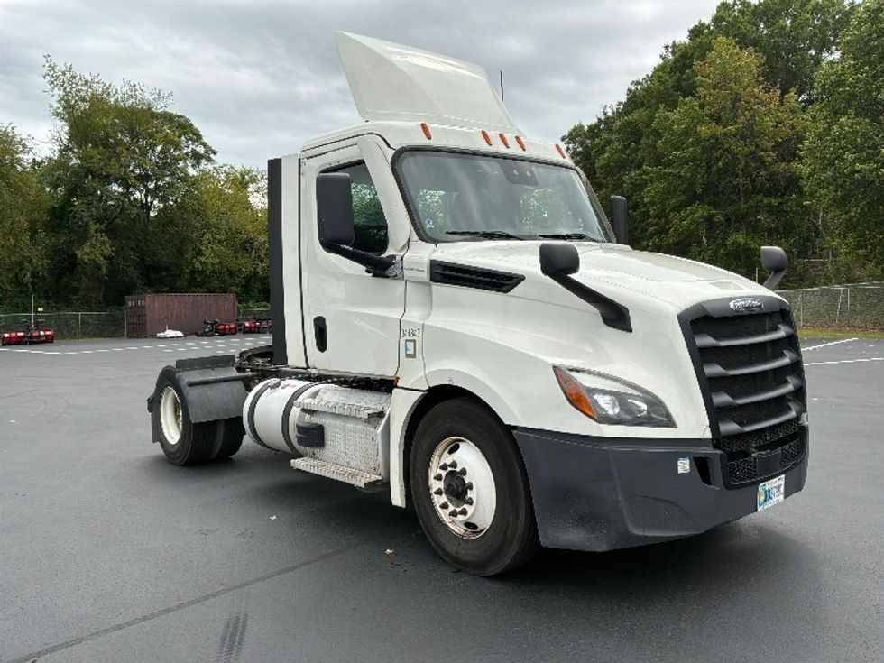 Day Cab Tractor-Heavy Duty Tractors-Freightliner-2021-T12642ST-Pennsauken-NJ-325,805\n\t\tmiles-$ 48,500 - Image 1