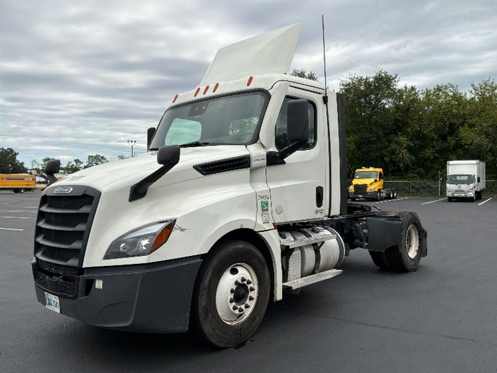 Day Cab Tractor-Heavy Duty Tractors-Freightliner-2021-T12642ST-Pennsauken-NJ-325,805\n\t\tmiles-$ 48,500 - Image 3