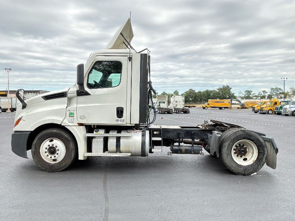 Day Cab Tractor-Heavy Duty Tractors-Freightliner-2021-T12642ST-Pennsauken-NJ-325,805\n\t\tmiles-$ 48,500 - Image 4