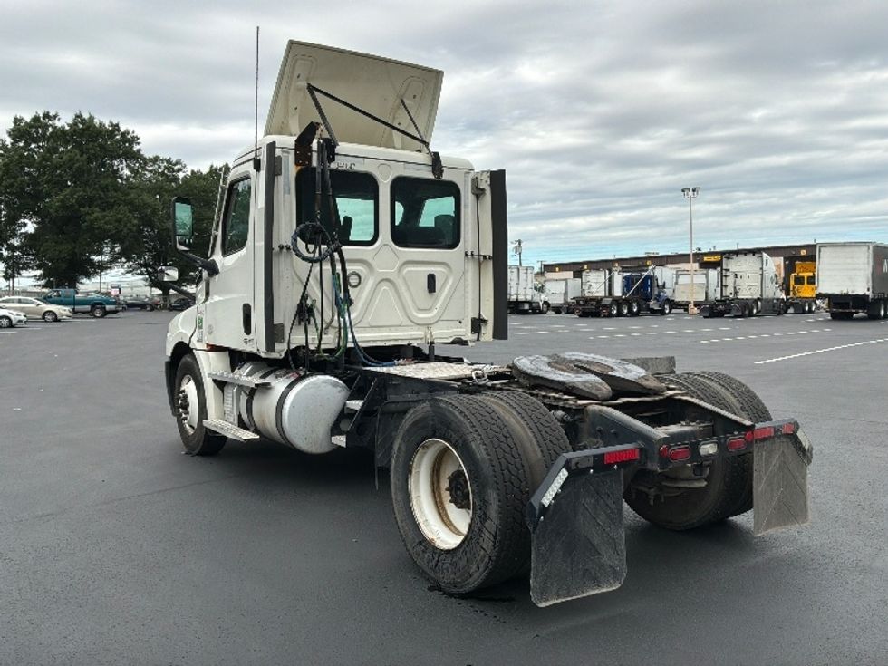 Day Cab Tractor-Heavy Duty Tractors-Freightliner-2021-T12642ST-Pennsauken-NJ-325,805\n\t\tmiles-$ 48,500 - Image 5