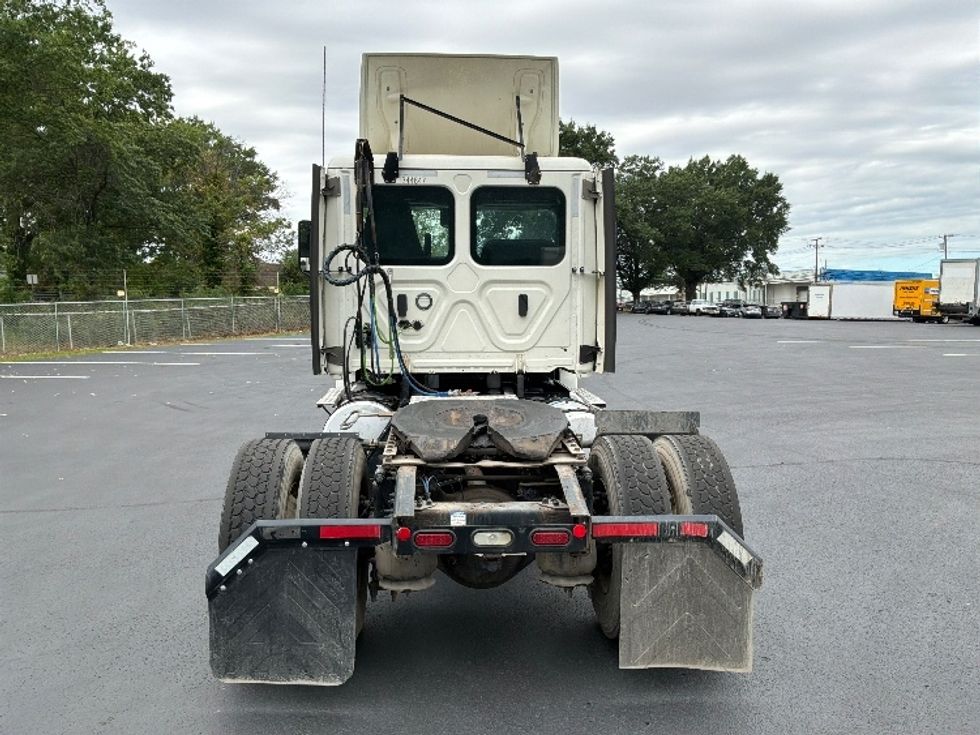 Day Cab Tractor-Heavy Duty Tractors-Freightliner-2021-T12642ST-Pennsauken-NJ-325,805\n\t\tmiles-$ 48,500 - Image 6