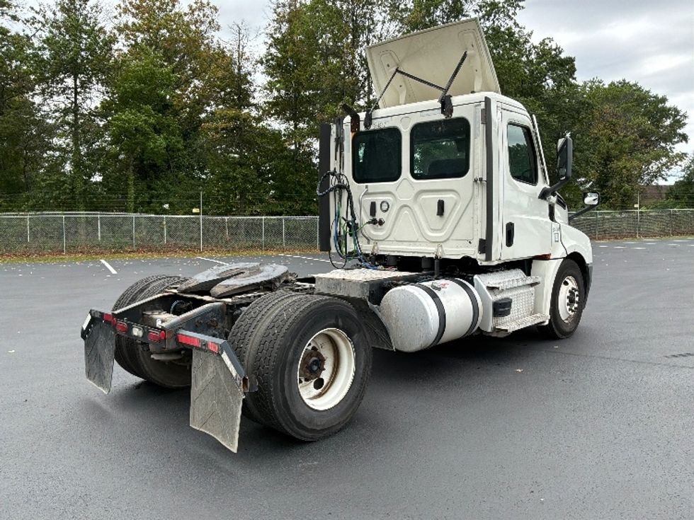 Day Cab Tractor-Heavy Duty Tractors-Freightliner-2021-T12642ST-Pennsauken-NJ-325,805\n\t\tmiles-$ 48,500 - Image 7