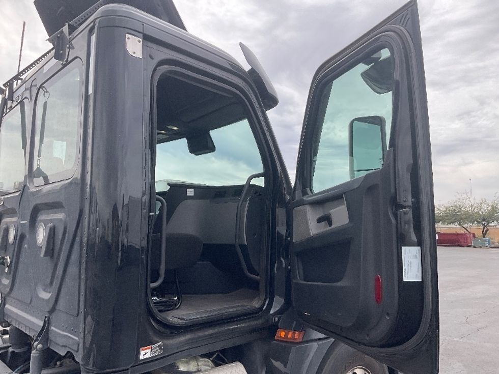 Day Cab Tractor-Heavy Duty Tractors-Freightliner-2021-T12642ST-Phoenix-AZ-119,162\n\t\tmiles-$ 64,250 - Image 12