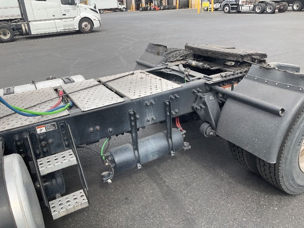 Day Cab Tractor-Heavy Duty Tractors-Freightliner-2021-T12642ST-Phoenix-AZ-119,162\n\t\tmiles-$ 64,250 - Image 17