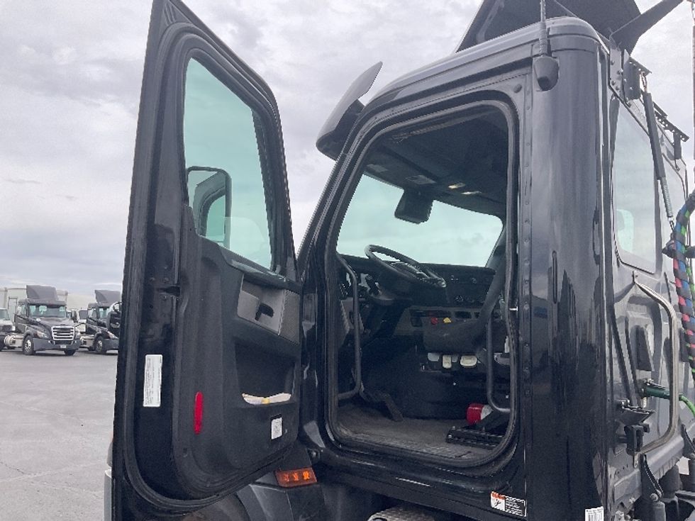 Day Cab Tractor-Heavy Duty Tractors-Freightliner-2021-T12642ST-Phoenix-AZ-119,162\n\t\tmiles-$ 64,250 - Image 9