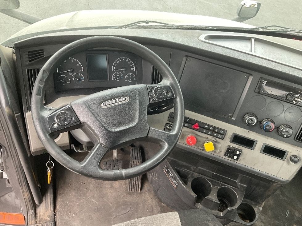 Day Cab Tractor-Heavy Duty Tractors-Freightliner-2021-T12642ST-Phoenix-AZ-119,163\n\t\tmiles-$ 64,250 - Image 11