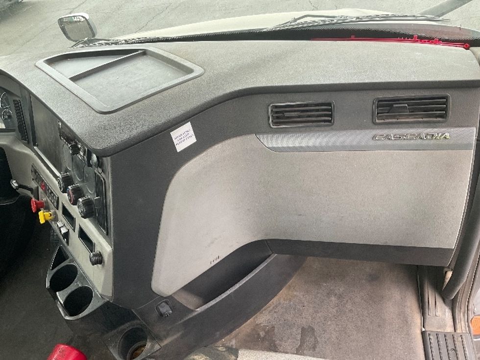 Day Cab Tractor-Heavy Duty Tractors-Freightliner-2021-T12642ST-Phoenix-AZ-119,163\n\t\tmiles-$ 64,250 - Image 13