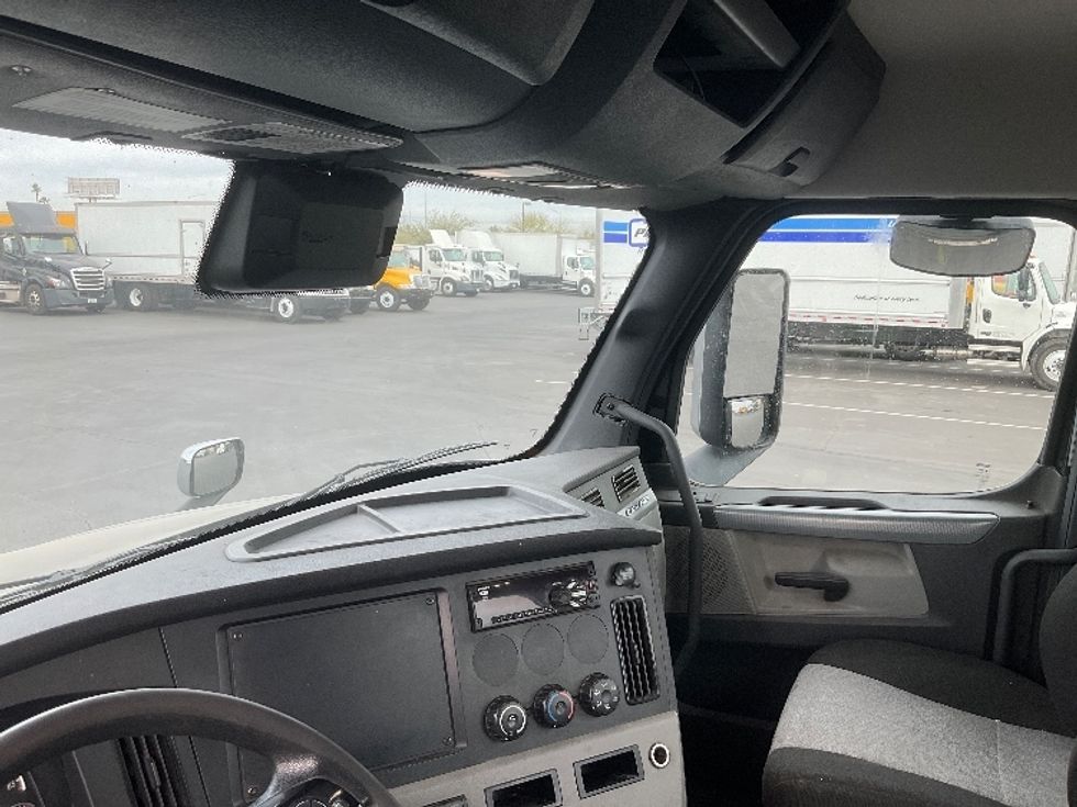 Day Cab Tractor-Heavy Duty Tractors-Freightliner-2021-T12642ST-Phoenix-AZ-176,483\n\t\tmiles-$ 61,250 - Image 10