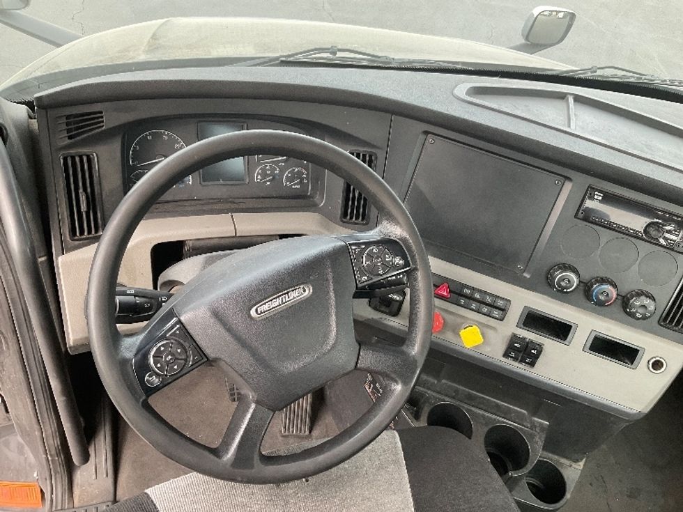 Day Cab Tractor-Heavy Duty Tractors-Freightliner-2021-T12642ST-Phoenix-AZ-176,483\n\t\tmiles-$ 61,250 - Image 11