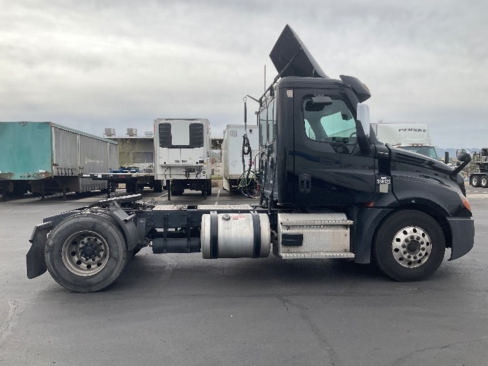 Day Cab Tractor-Heavy Duty Tractors-Freightliner-2021-T12642ST-Phoenix-AZ-176,483\n\t\tmiles-$ 61,250 - Image 8