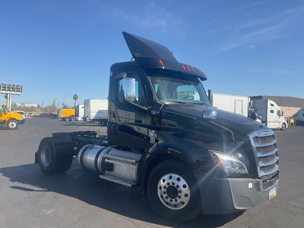 Day Cab Tractor-Heavy Duty Tractors-Freightliner-2021-T12642ST-Phoenix-AZ-177,834\n\t\tmiles-$ 61,250 - Image 1