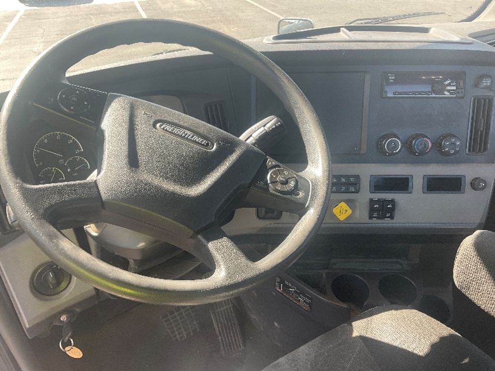 Day Cab Tractor-Heavy Duty Tractors-Freightliner-2021-T12642ST-Phoenix-AZ-177,834\n\t\tmiles-$ 61,250 - Image 11