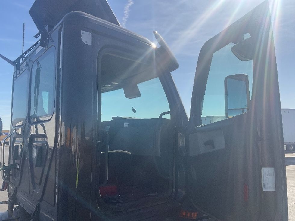 Day Cab Tractor-Heavy Duty Tractors-Freightliner-2021-T12642ST-Phoenix-AZ-177,834\n\t\tmiles-$ 61,250 - Image 12