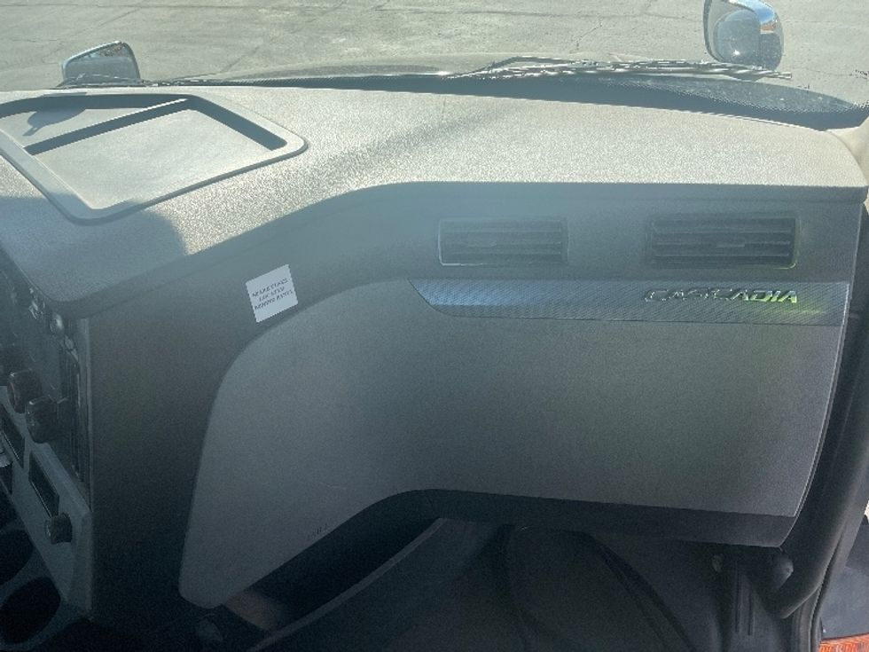 Day Cab Tractor-Heavy Duty Tractors-Freightliner-2021-T12642ST-Phoenix-AZ-177,834\n\t\tmiles-$ 61,250 - Image 13